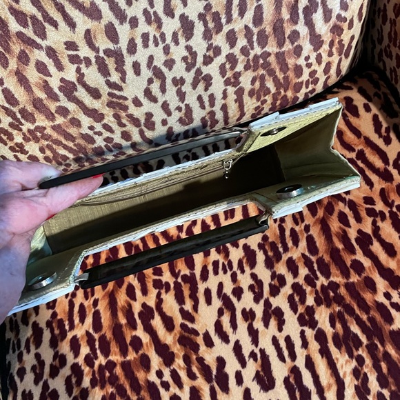 Vintage Mod by Design abalone shell footed purse in excellent condition. - Picture 5 of 7